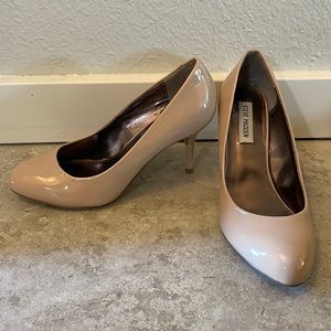 Steve Madden nude pumps